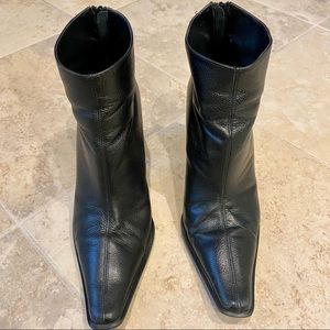 Via Soiga Leather Booties